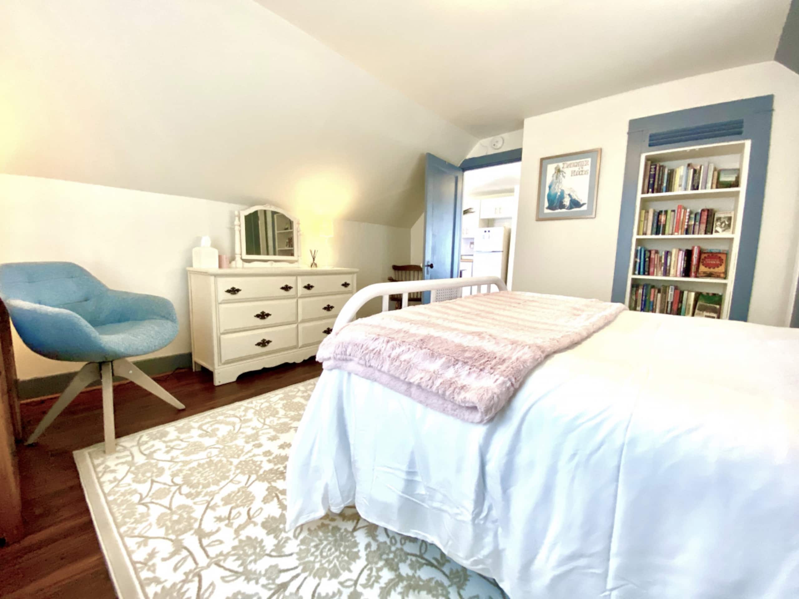 Historic Victorian retreat w/ skyline views - Image 18