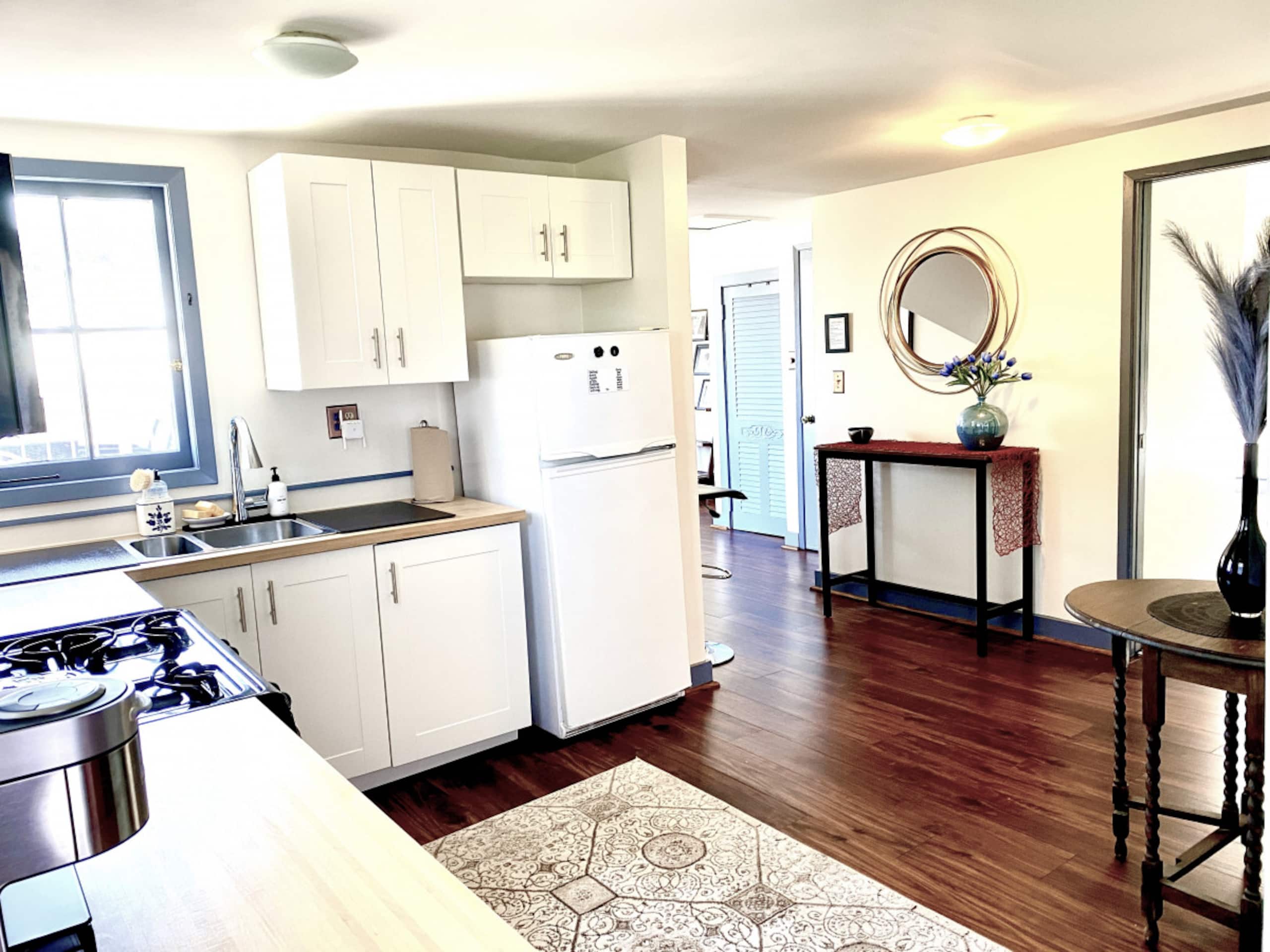 Historic Victorian retreat w/ skyline views - Image 11