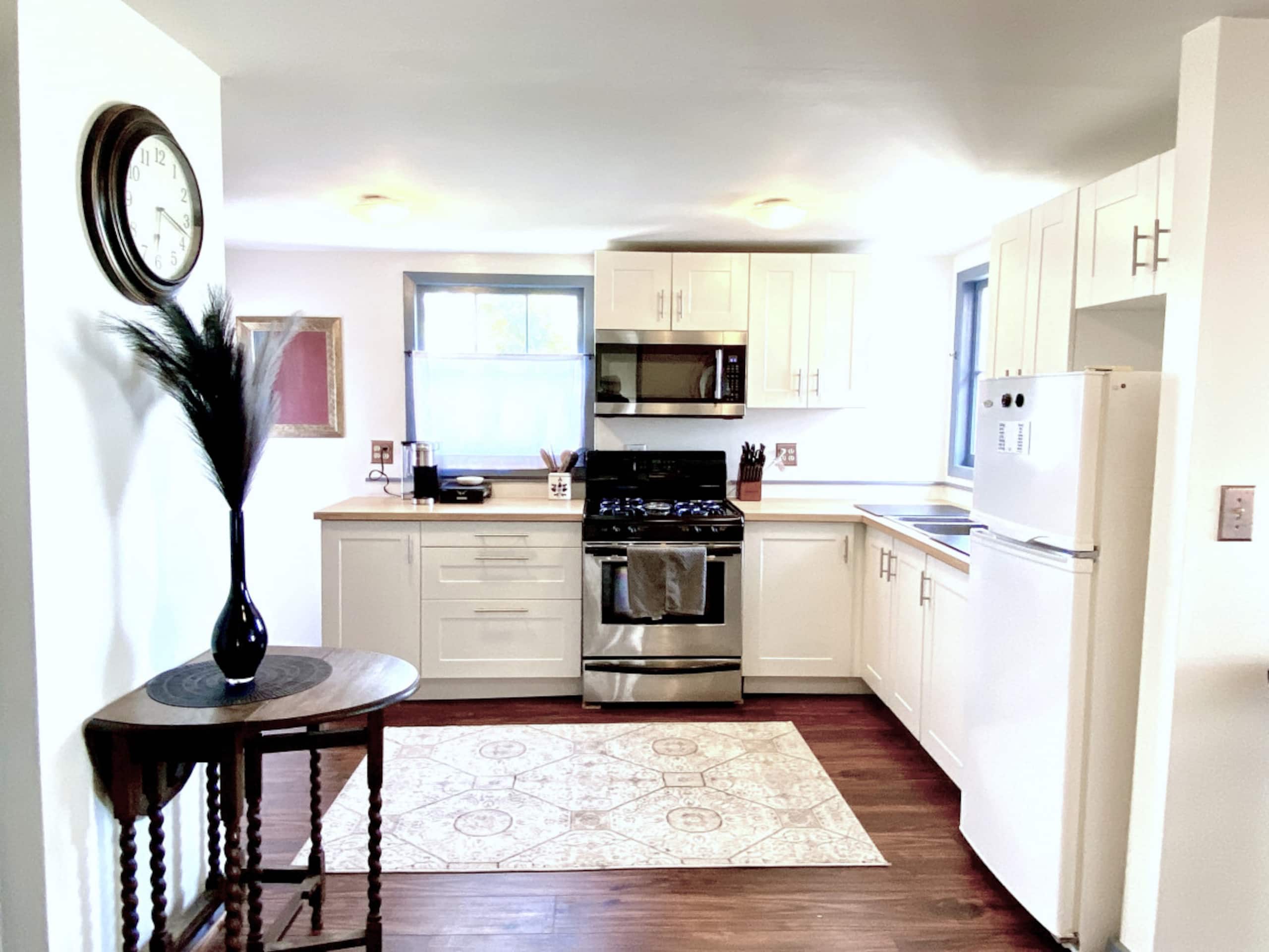 Historic Victorian retreat w/ skyline views - Image 6