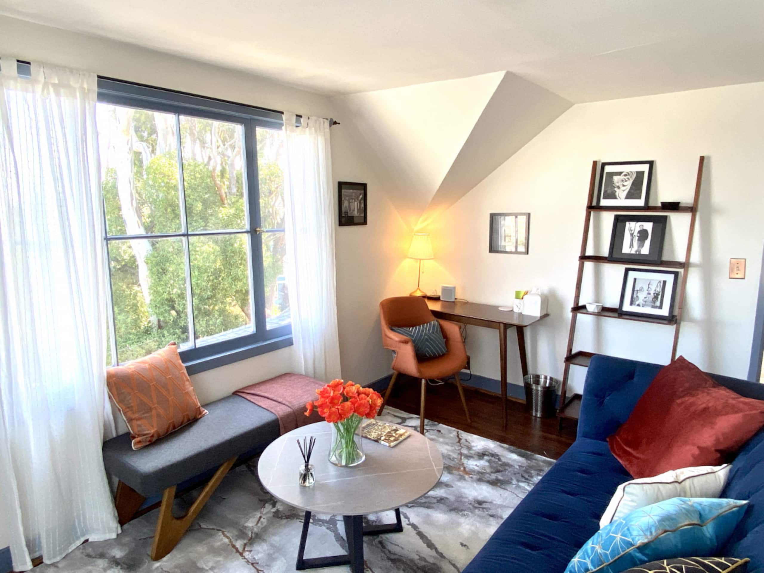 Historic Victorian retreat w/ skyline views - Image 5