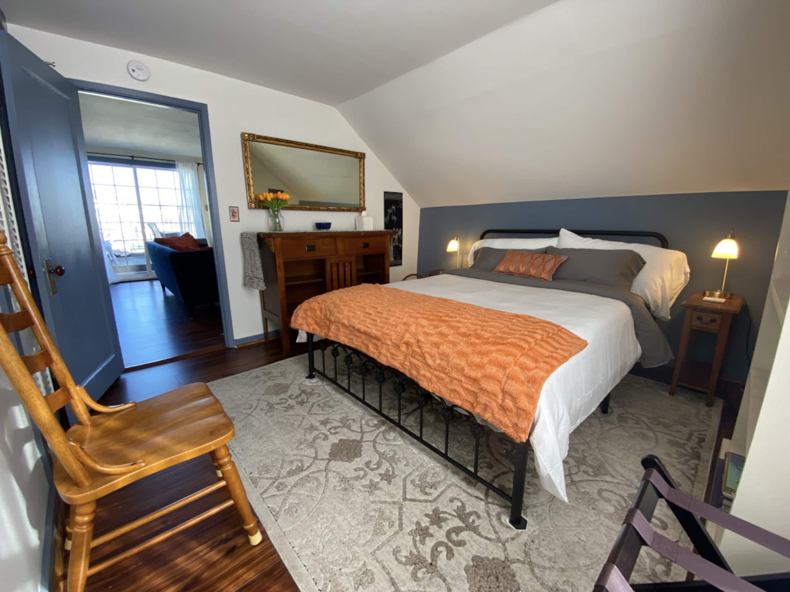 Historic Victorian retreat w/ skyline views - Image 13