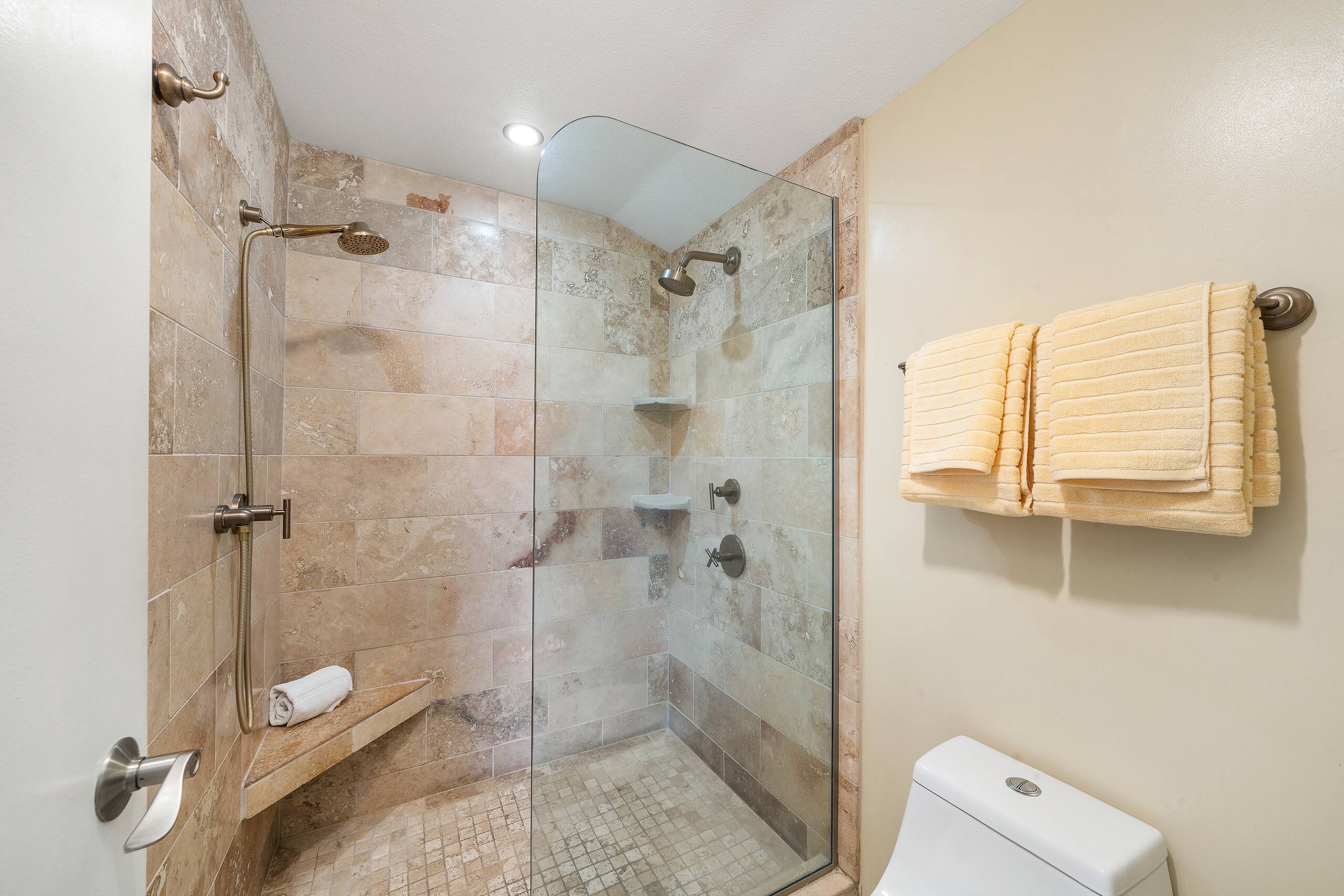 Home in Lahaina · ★4.67 · 2 bedrooms · 5 beds · 2 baths - Image 28