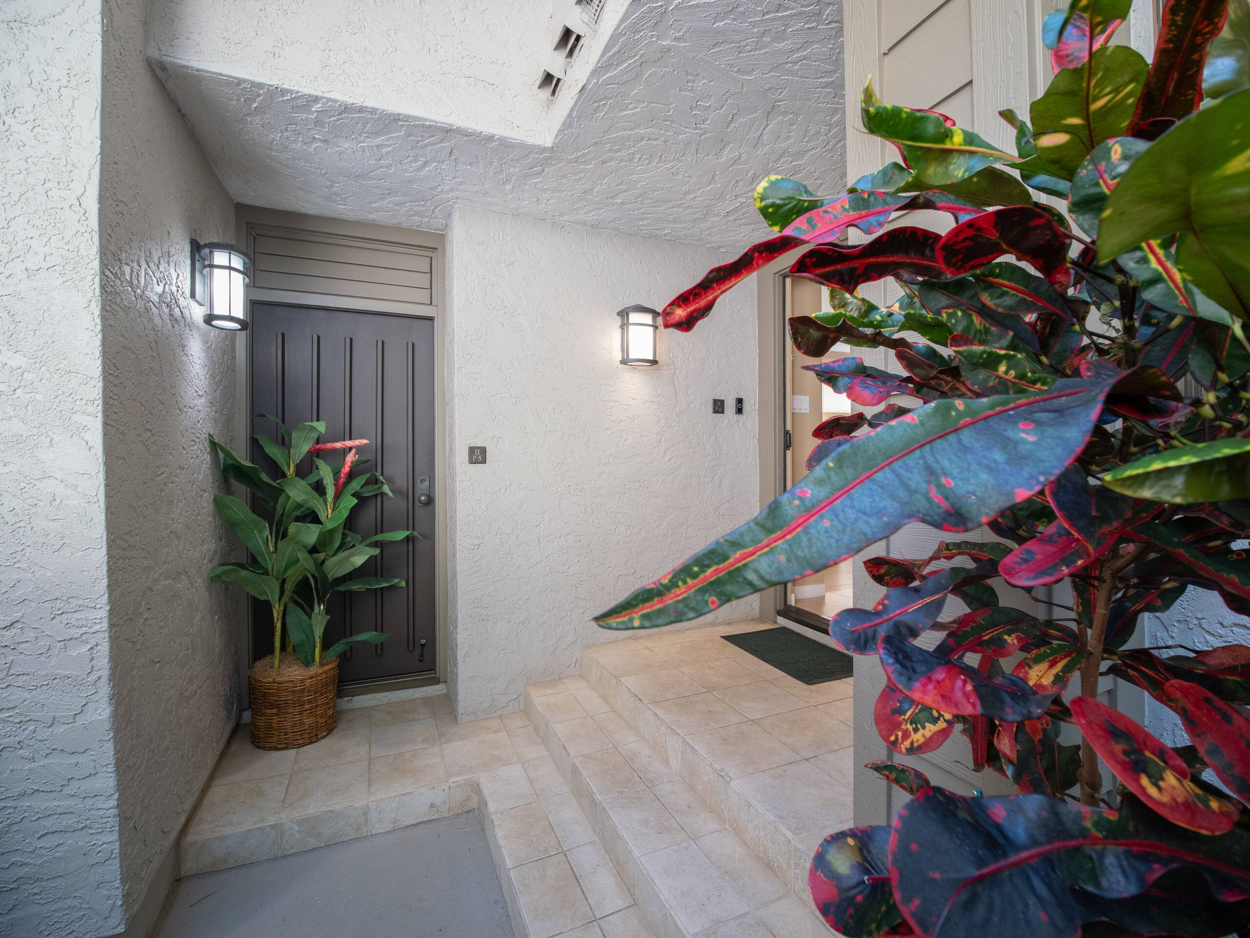 Home in Lahaina · ★4.22 · 4 bedrooms · 8 beds · 4 baths - Image 102