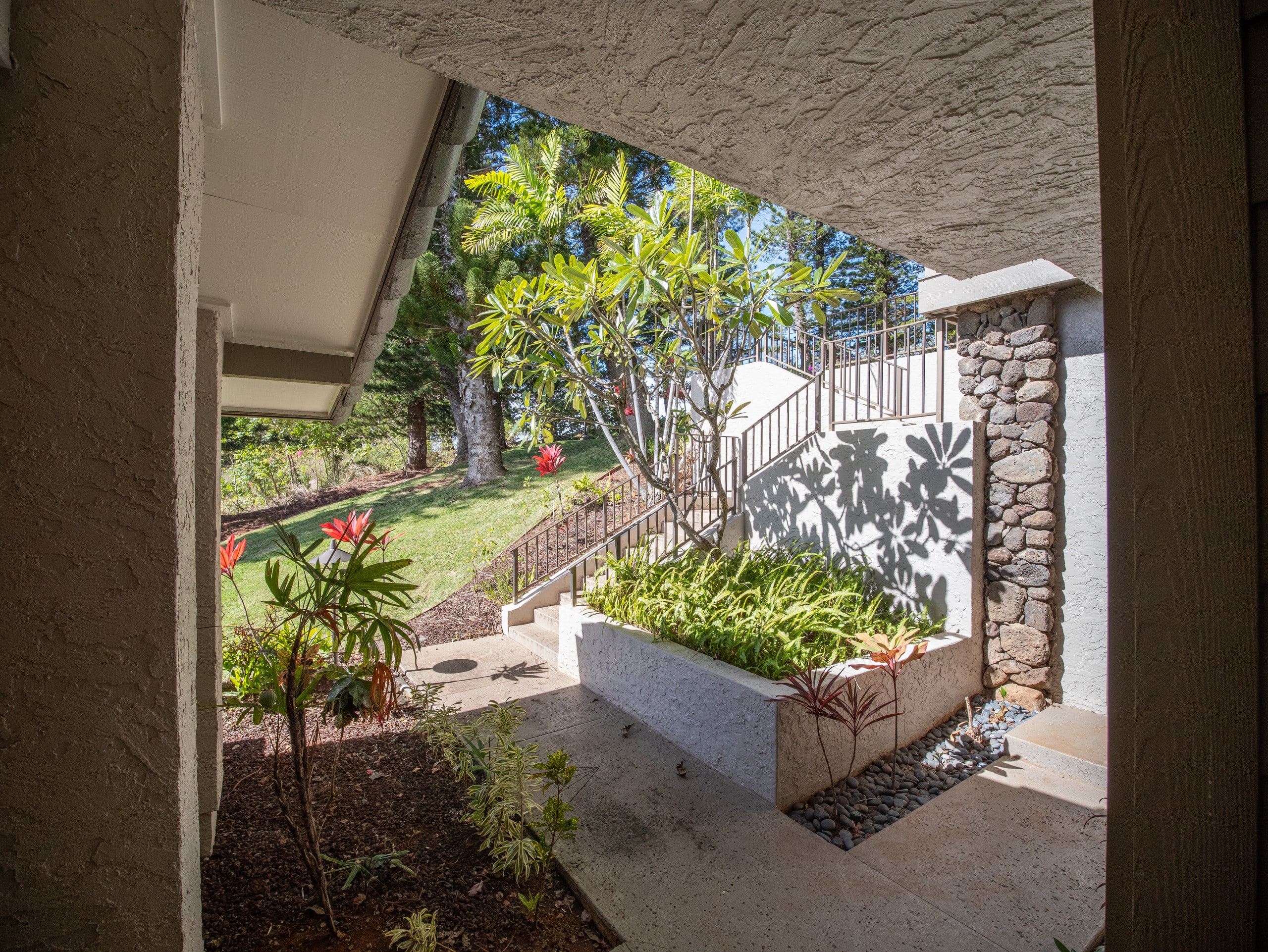 Home in Lahaina · ★4.22 · 4 bedrooms · 8 beds · 4 baths - Image 100