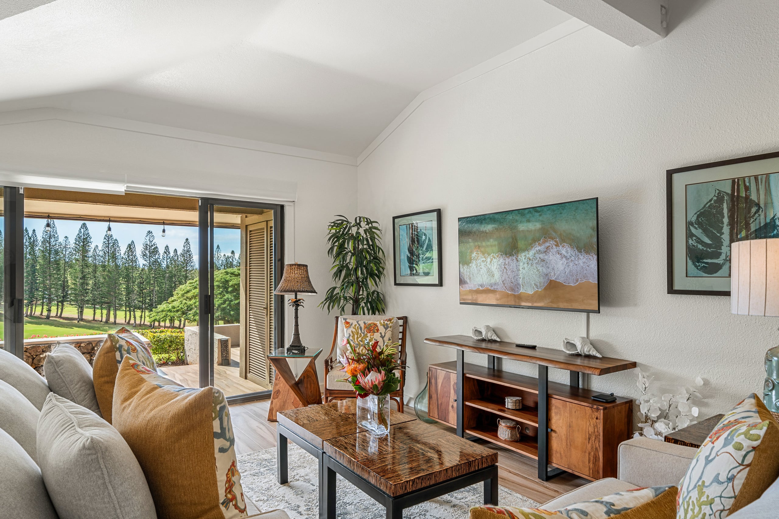 Home in Lahaina · ★4.22 · 4 bedrooms · 8 beds · 4 baths - Image 4