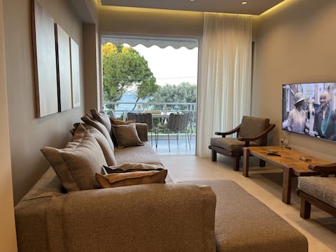 Top performing Airbnb: SeaNfinity Spotless, 1BR Apt with Beach View in Δήμος Ωρωπού