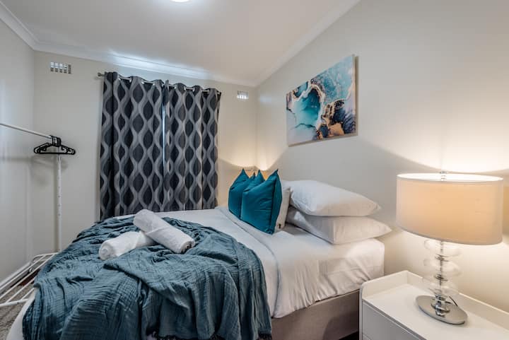 Útulná druhá spálňa s pohodlnou manželskou posteľou na pokojný pobyt