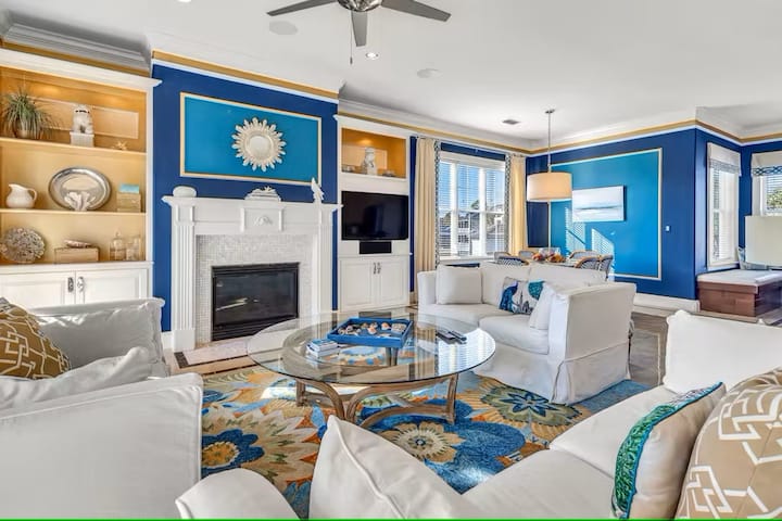 2. kat -  kuhinja otvorenog koncepta, blagovaonica s pogledom na jezero i udoban dnevni boravak s kaminom