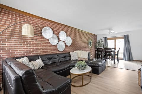 Renovated Brownsburg Retreat - 30mins from Indy