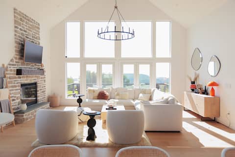 Modern Oasis w/ Sauna, Hot Tub + Fire Pit