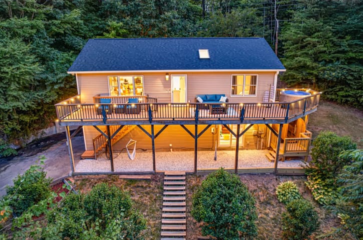 AVL Mountain & River View Retreat Hot Tub & Sauna