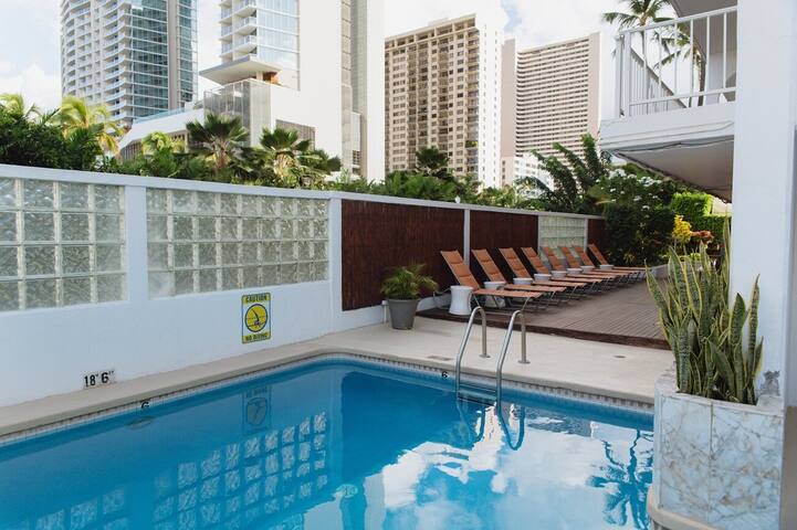 Idyllic Stay Near Beach, 4 Units For Group Retreat gallery image 4