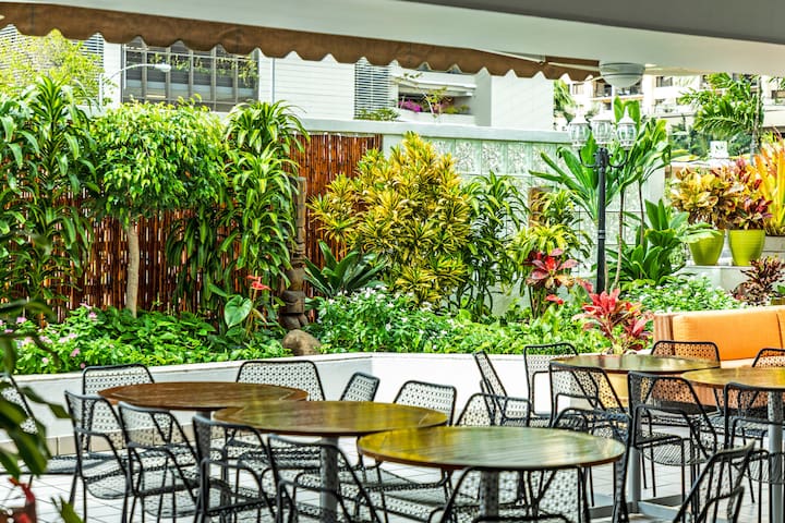 Idyllic Stay Near Beach, 4 Units For Group Retreat