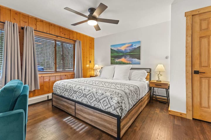 Cabin 21- Accessible Unit & King Bed - Estes Park