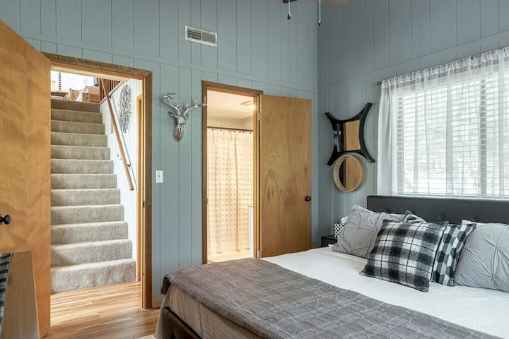 חדר שינה ראשי/קומה ראשית צמוד