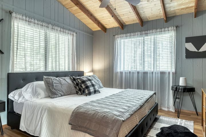 חדר שינה ראשי/מיטת קינג