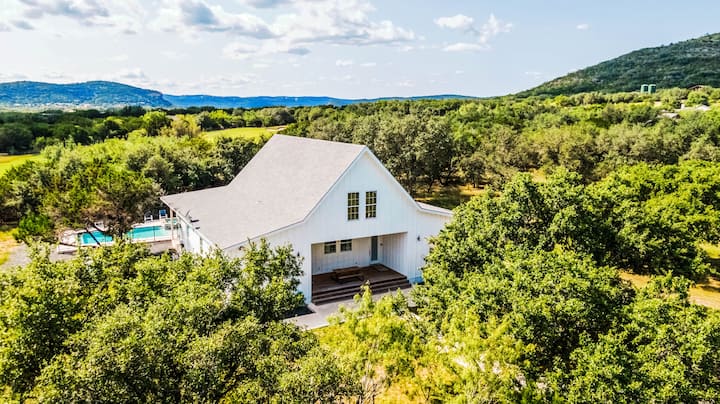 Farmhouse - Located On The 18th Hole - Concan, TX