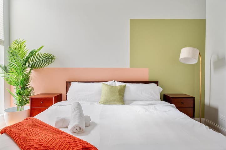 Gym | Garage Parking | Balcony | Sleeps 6