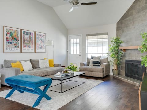 3-BD/2-BA Northern Dallas Retreat | Hot Tub & BBQ