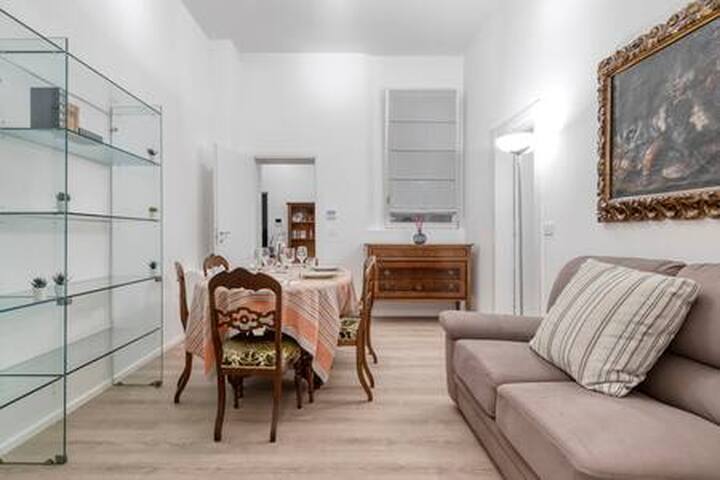 Modernità e Fascino Antico tra le Torri gallery image 3