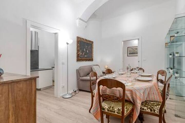 Modernità e Fascino Antico tra le Torri gallery image 2