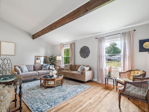 Akron retreat with hot tub & game room - sleeps 10