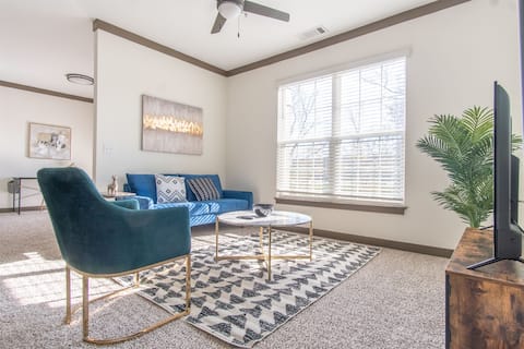 Boulevard Stays Spacious 1BR Suite Pool, Parking G