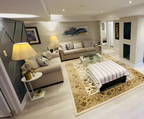 Top performing Airbnb: Spacious Basement in Oakville in Oakville
