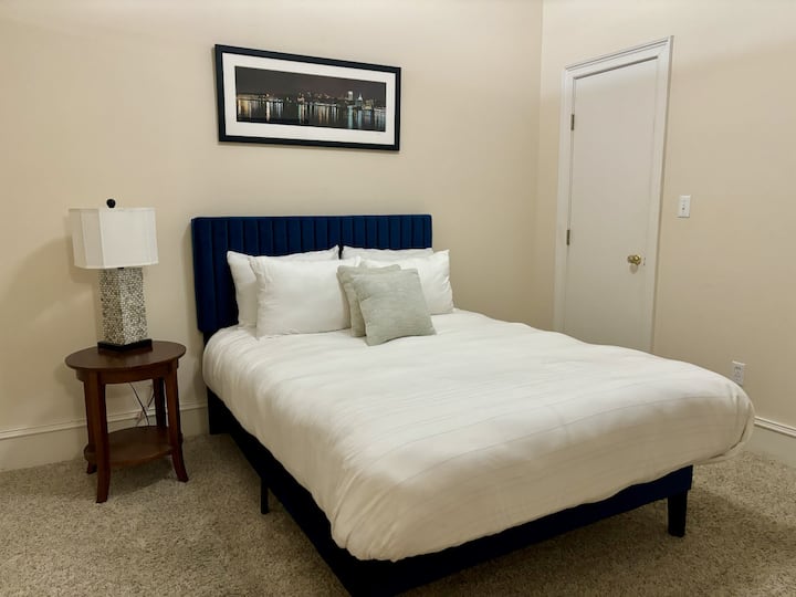 Chumba cha Kulala cha Ghorofa Kuu (Malkia)