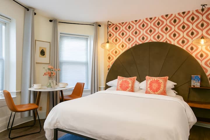 Stylish Studio In Historic Row House - Boston, MA