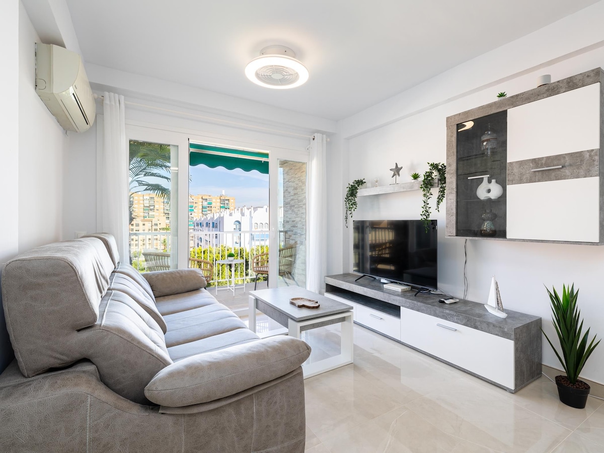 Top Airbnb: H2M Parque Huelin 2nd Line Beach & Terrace in Parque Ayala