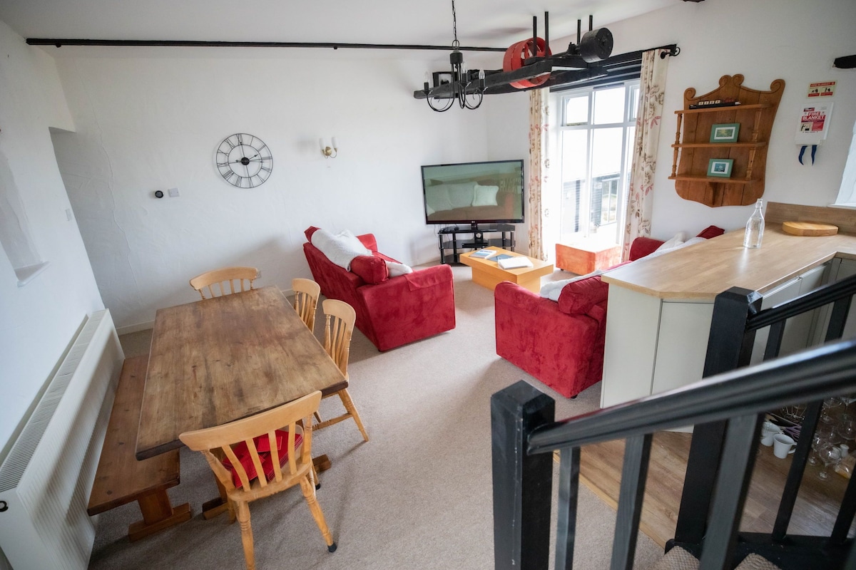 Top Airbnb: Duchy, 3-Br Farm Cottage at Treworgie Barton in St. Gennys