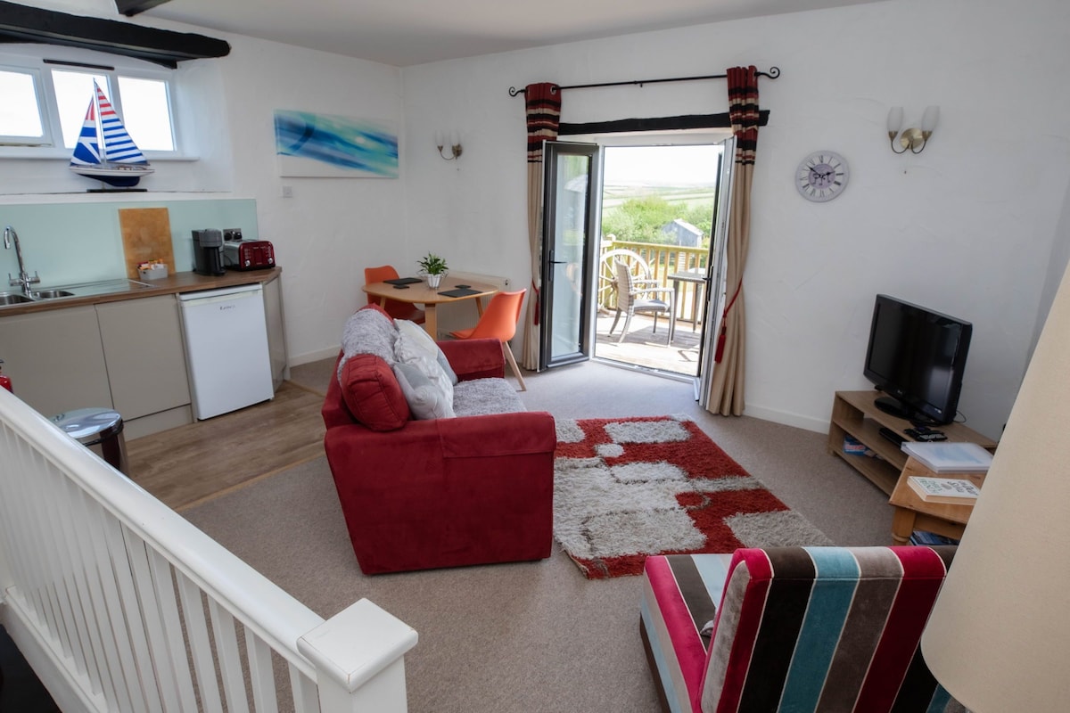 Top performing Airbnb: Butterwell, 1 bed retreat with stunning views in St. Gennys