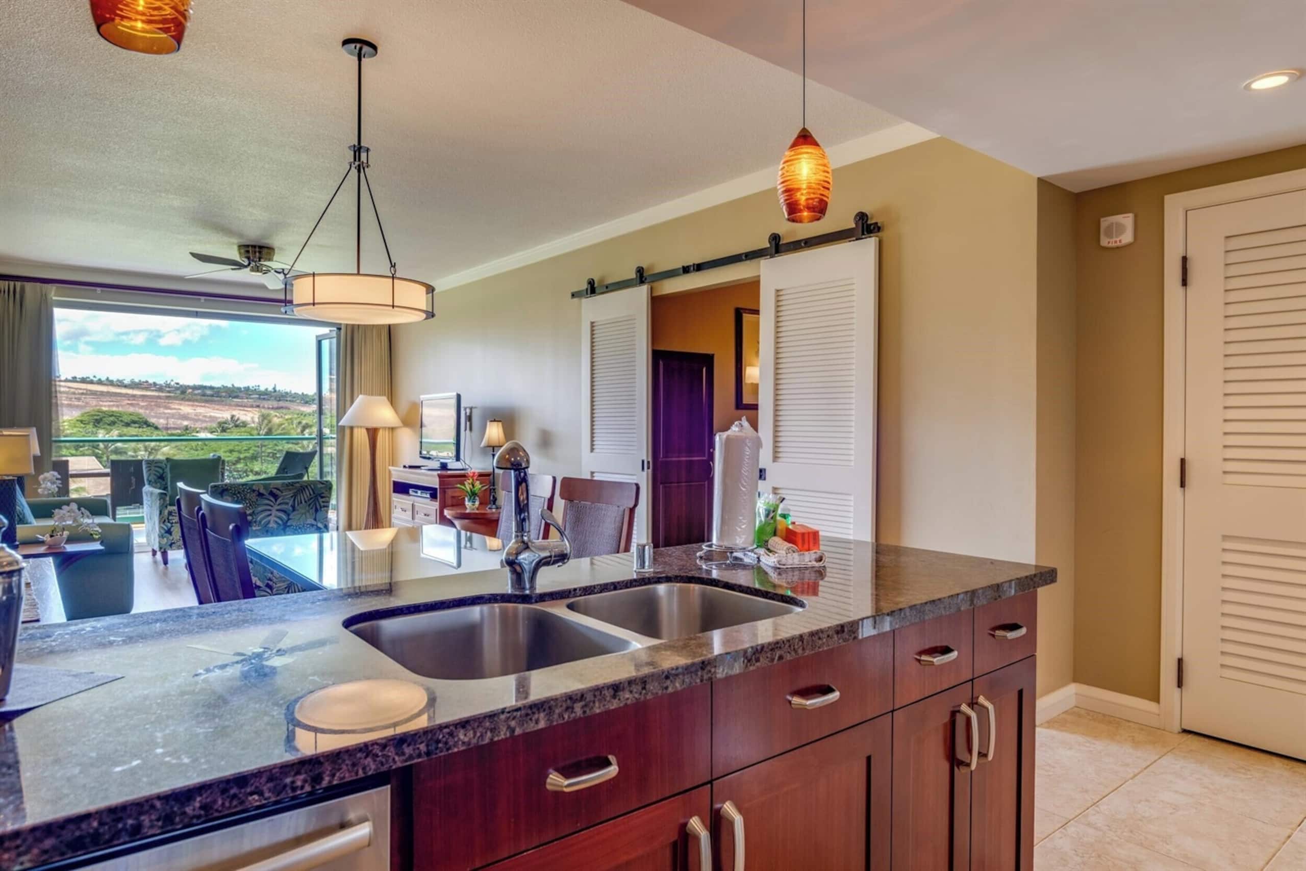 Condo in Lahaina · ★4.96 · 2 bedrooms · 3 beds · 1 bath - Image 10