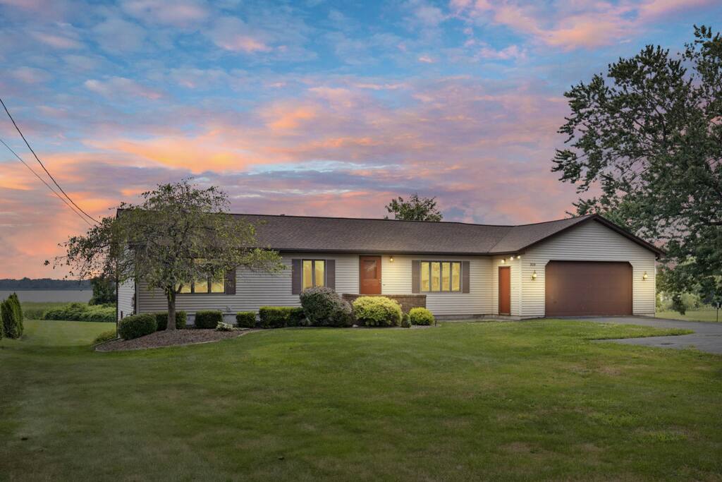 Desirable Bay Front Home-3BRD