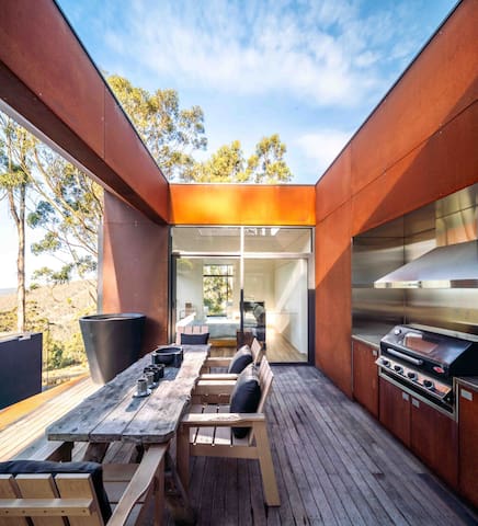 Mountain Top Snug Whole Property Itas gallery image 4