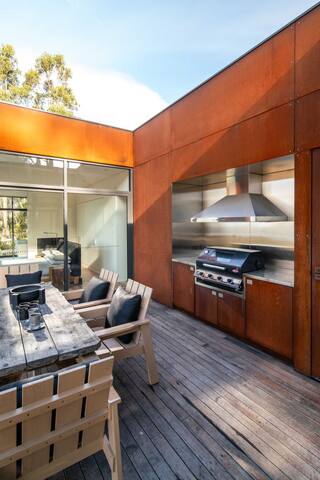 Mountain Top Snug Whole Property Itas gallery image 5