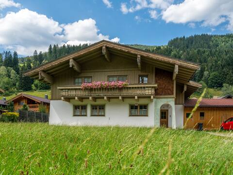 Successful Airbnb property: Chalet in Bramberg near Ski Slopes in Bramberg Am Wildkogel