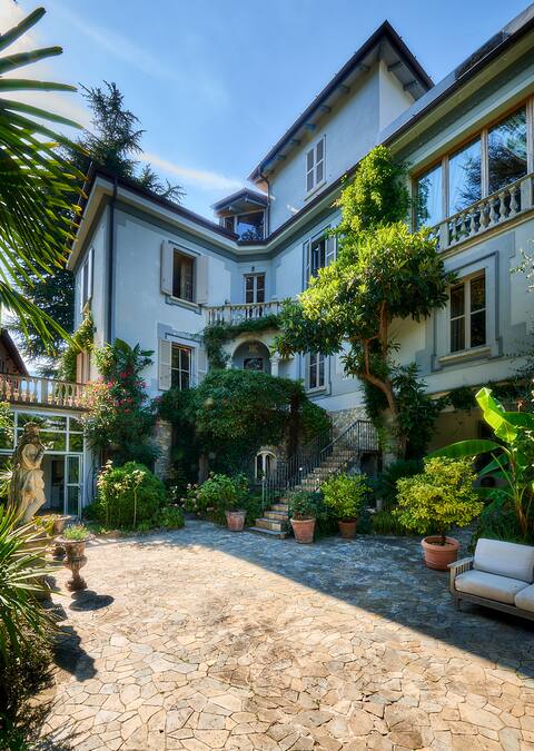 Historical and luxurious villa (Villa Gina)