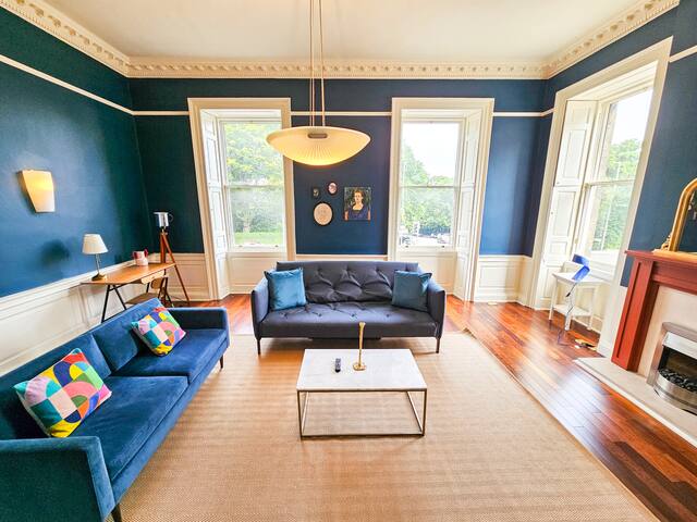 Spacious 2 Bedroom Apt in the heart of New Town gallery image 5