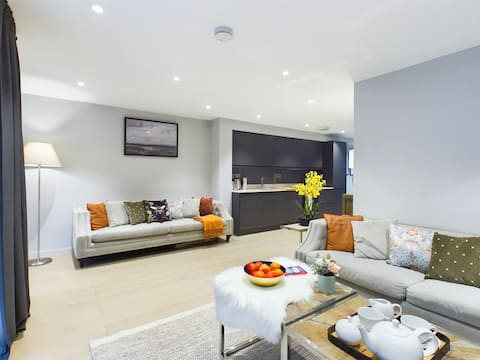 3 Bed Retreat by Wild Roses