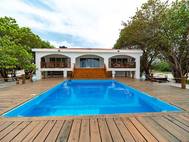 Oceanfront Casa w/Pool & Stunning Sunrise Views gallery image 3