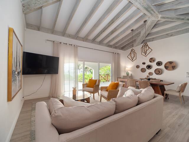 Oceanfront Casa w/Pool & Stunning Sunrise Views gallery image 5