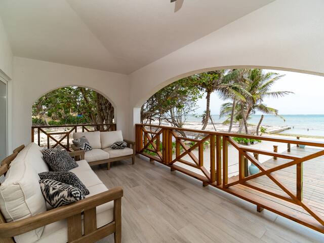 Oceanfront Casa w/Pool & Stunning Sunrise Views gallery image 2