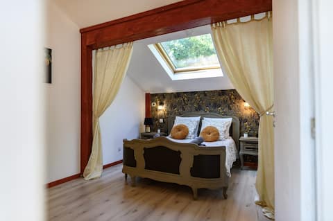 Cocoon Signature • Pond View • VUL Parking