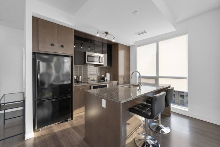 Spacious 3BR – Free Parking – 5 min walk to Subway gallery image 3