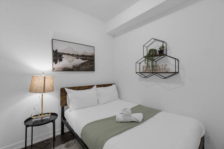 Spacious 3BR – Free Parking – 5 min walk to Subway gallery image 4