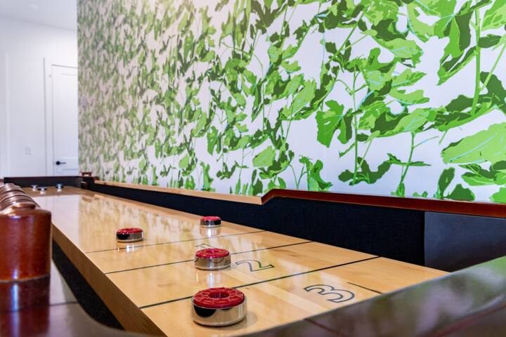 Sleeps 24 | 5mins to DT | 2 4BR Suites at Magnolia gallery image 5