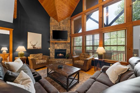 Rustic Cabin with 4 Master Suites by SDC!