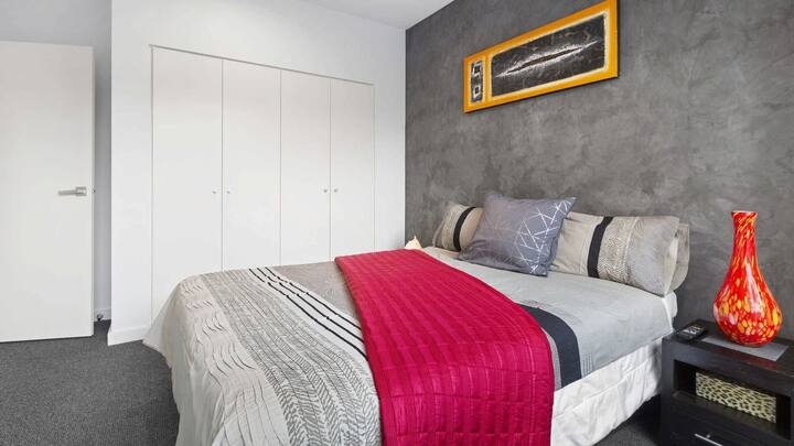 Спална соба 3 со брачен кревет (широк 150 - 179 см) 